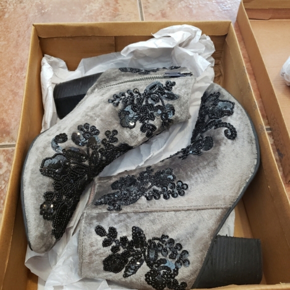 Free People Shoes - Free people night out ankle boot 8 nwt